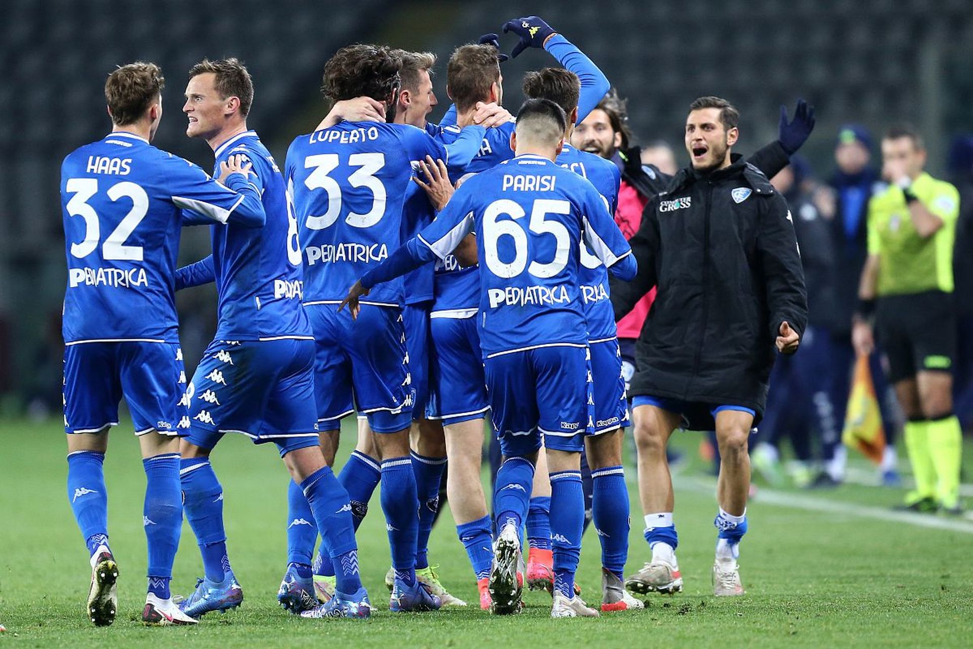 边后卫表现 边后卫表现